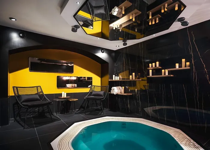 Love Hotel Avec Nuit Insolite Au Dandy Et Jacuzzi Privatise (Adults Only)